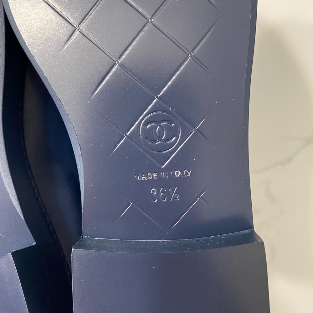 Chanel Lambskin Navy Quilted Turnlock CC Loafers - Picture 5 of 10